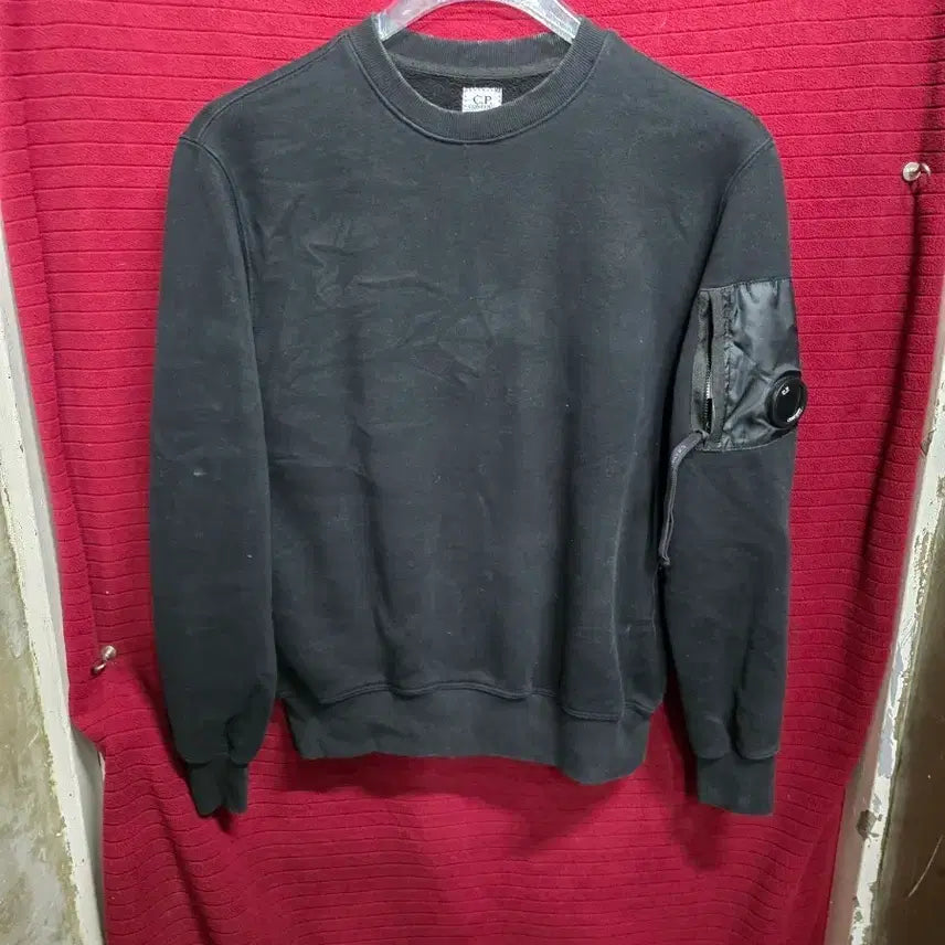 [BUNJANG] C.P. Company Lens Pocket Sweatshirt / C.P. 컴퍼니 블랙 렌즈 포켓 맨투맨.   명/1