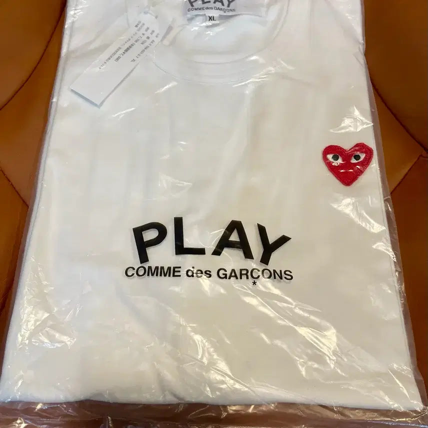 [BUNJANG] Comme des Garcons Play Heart Unisex Short Sleeve T-shirt / (새상품/정품) 꼼데 플레이 하트 남녀공용 반팔티 블랙/화이트 S~XL