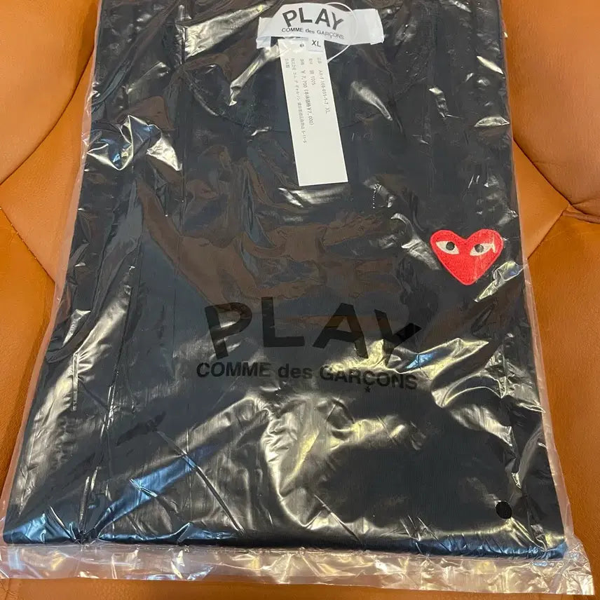 [BUNJANG] Comme des Garcons Play Heart Unisex Short Sleeve T-shirt / (새상품/정품) 꼼데 플레이 하트 남녀공용 반팔티 블랙/화이트 S~XL