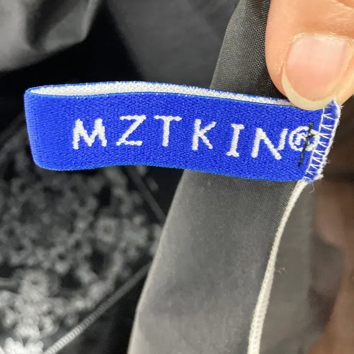 [SOLD OUT] MZTKIN 자수 쇼퍼백 가방 블랙 중고장터 영구제