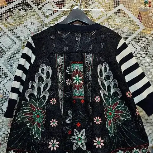 [BUNJANG] Striped Pattern Embroidered Cardigan Jacket / 스트라이프 패턴자수  가디건 자켓블랙 화이트