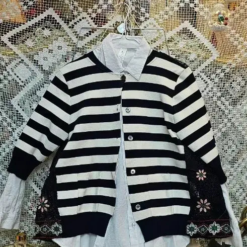 [BUNJANG] Striped Pattern Embroidered Cardigan Jacket / 스트라이프 패턴자수  가디건 자켓블랙 화이트