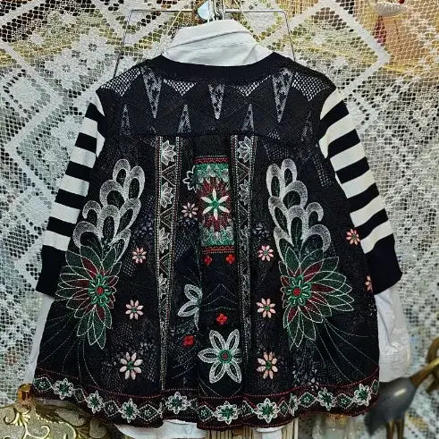 [BUNJANG] Striped Pattern Embroidered Cardigan Jacket / 스트라이프 패턴자수  가디건 자켓블랙 화이트
