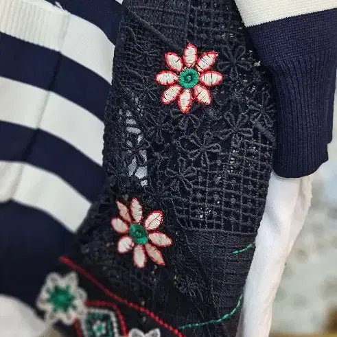 [BUNJANG] Striped Pattern Embroidered Cardigan Jacket / 스트라이프 패턴자수  가디건 자켓블랙 화이트