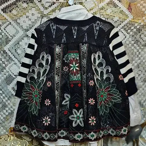 [BUNJANG] Striped Pattern Embroidered Cardigan Jacket / 스트라이프 패턴자수  가디건 자켓블랙 화이트
