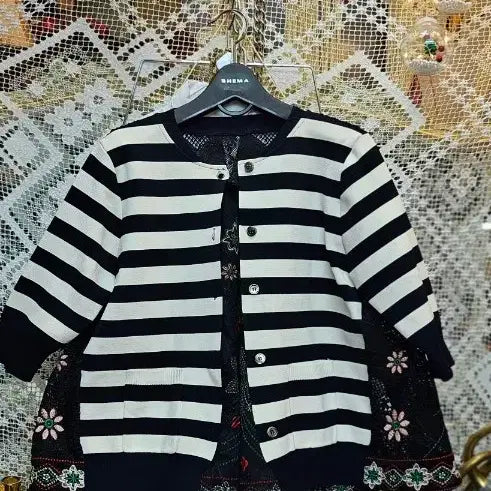 [BUNJANG] Striped Pattern Embroidered Cardigan Jacket / 스트라이프 패턴자수  가디건 자켓블랙 화이트