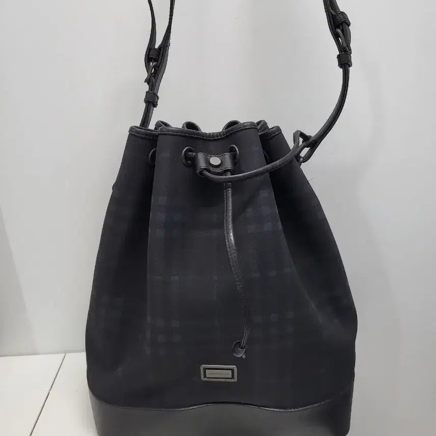 [BUNJANG] Burberry Classic Bucket Bag / 버버리클래식복조리백(무료배송)