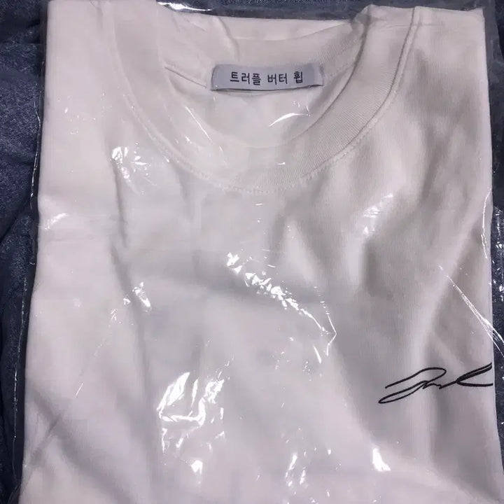 [BUNJANG] Lee Junhyuk Fanmeeting T-shirt White / 미개봉) 이준혁 팬미팅 티셔츠 화이트 트러플 버터 휩 렛미인