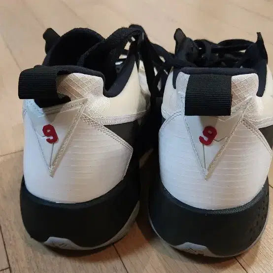[BUNJANG] Jordan Basketball Shoes White Black 255mm / 조던 화이트 블랙 농구화 255mm