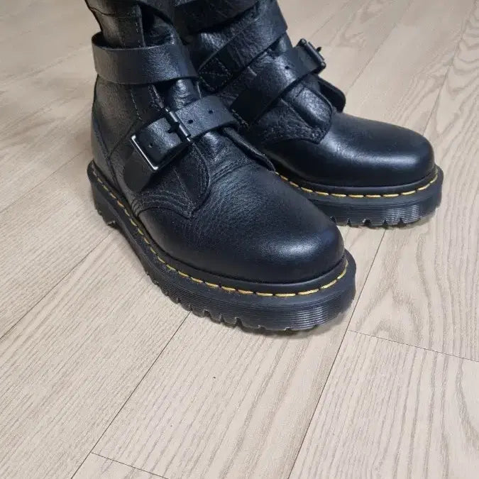 [BUNJANG] Dr. Martens Black Buckle Boots / 닥터마틴 블랙 버클 부츠..새거