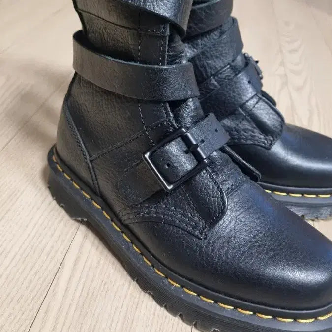 [BUNJANG] Dr. Martens Black Buckle Boots / 닥터마틴 블랙 버클 부츠..새거