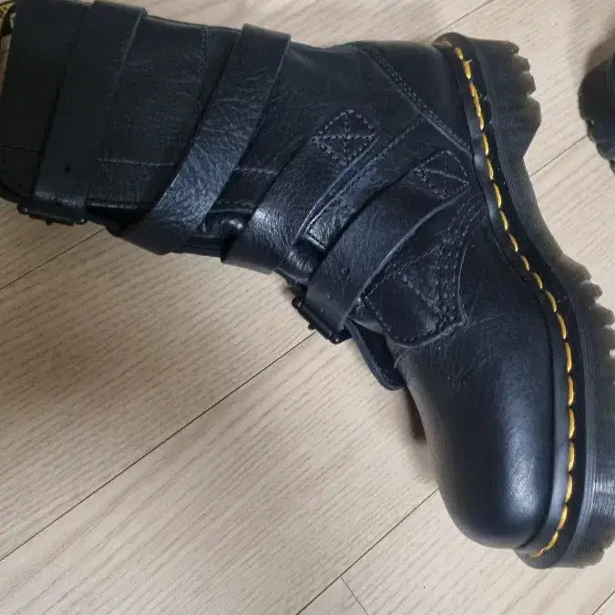 [BUNJANG] Dr. Martens Black Buckle Boots / 닥터마틴 블랙 버클 부츠..새거