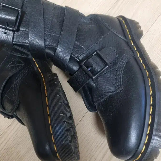 [BUNJANG] Dr. Martens Black Buckle Boots / 닥터마틴 블랙 버클 부츠..새거