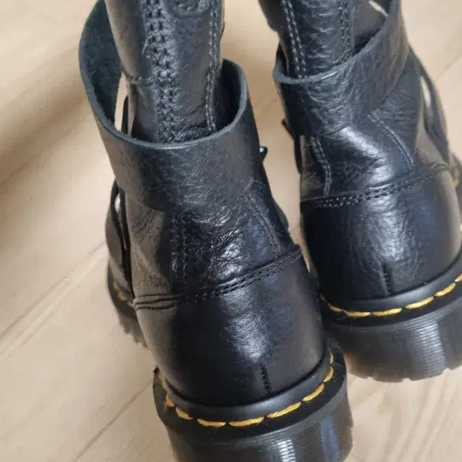 [BUNJANG] Dr. Martens Black Buckle Boots / 닥터마틴 블랙 버클 부츠..새거