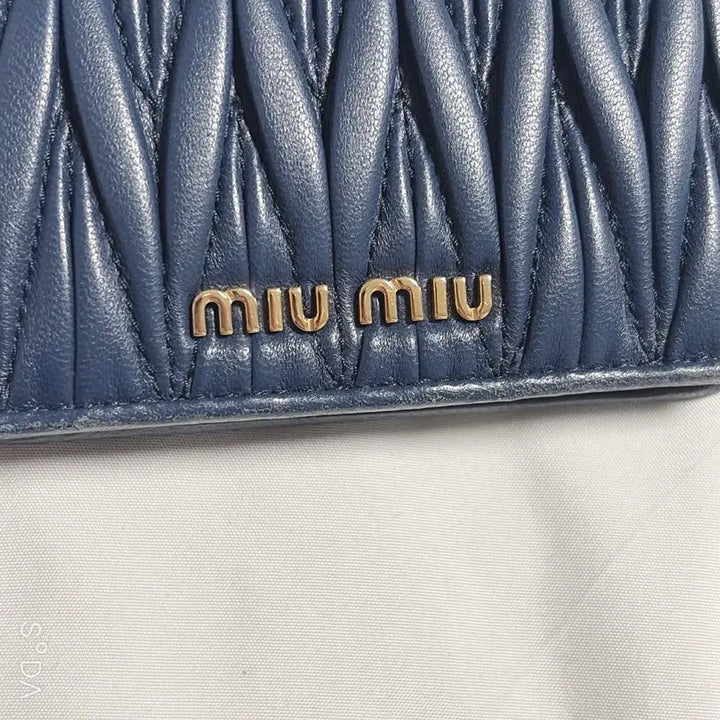 [SOLD OUT] 미우미우 마테라쎄 반지갑 네이비
