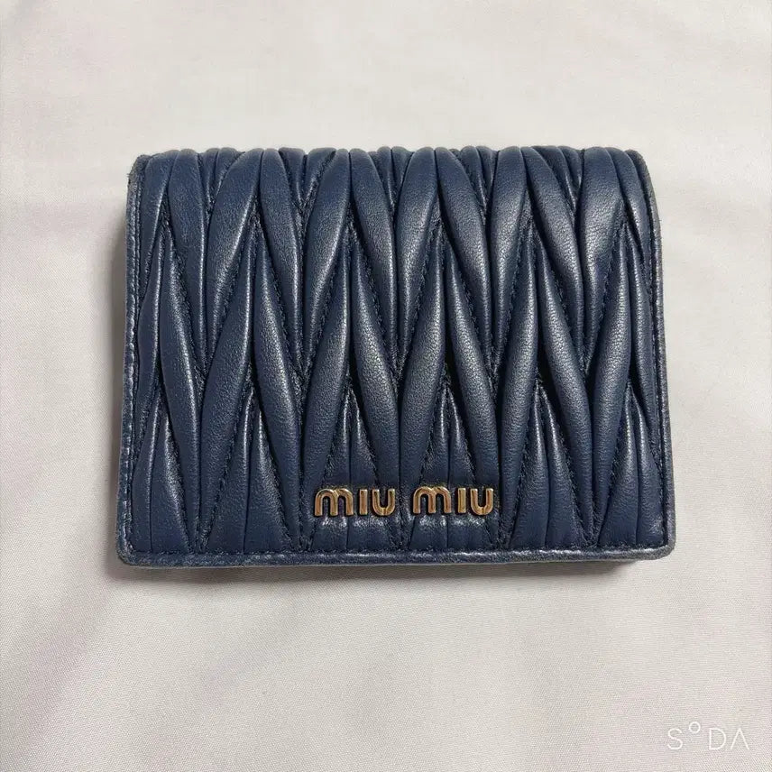 [SOLD OUT] 미우미우 마테라쎄 반지갑 네이비