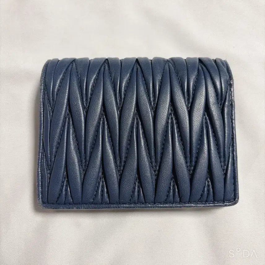 [SOLD OUT] 미우미우 마테라쎄 반지갑 네이비