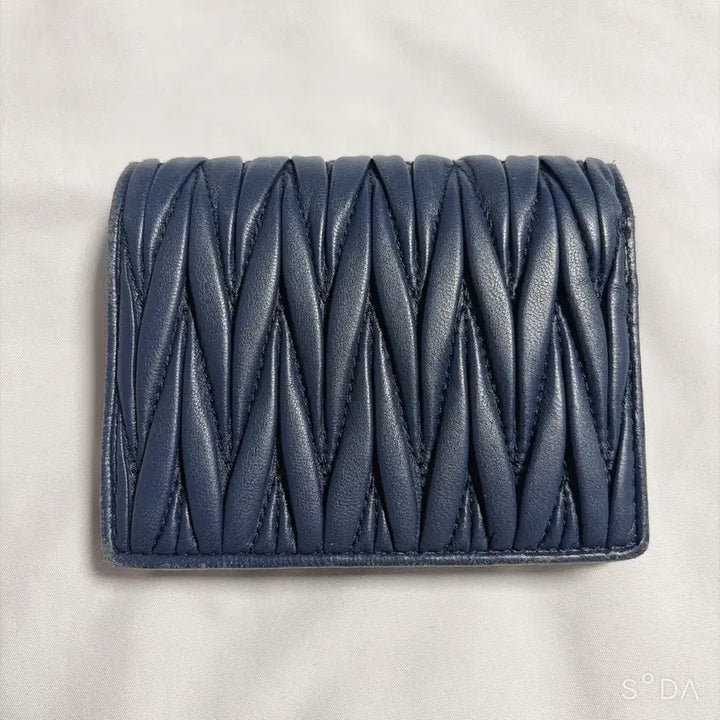 [SOLD OUT] 미우미우 마테라쎄 반지갑 네이비