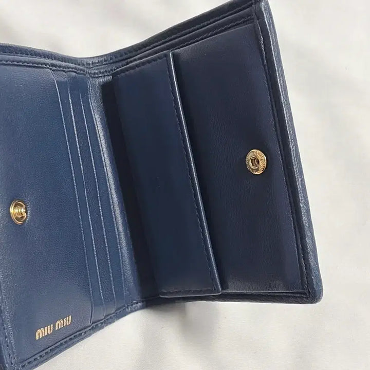 [SOLD OUT] 미우미우 마테라쎄 반지갑 네이비