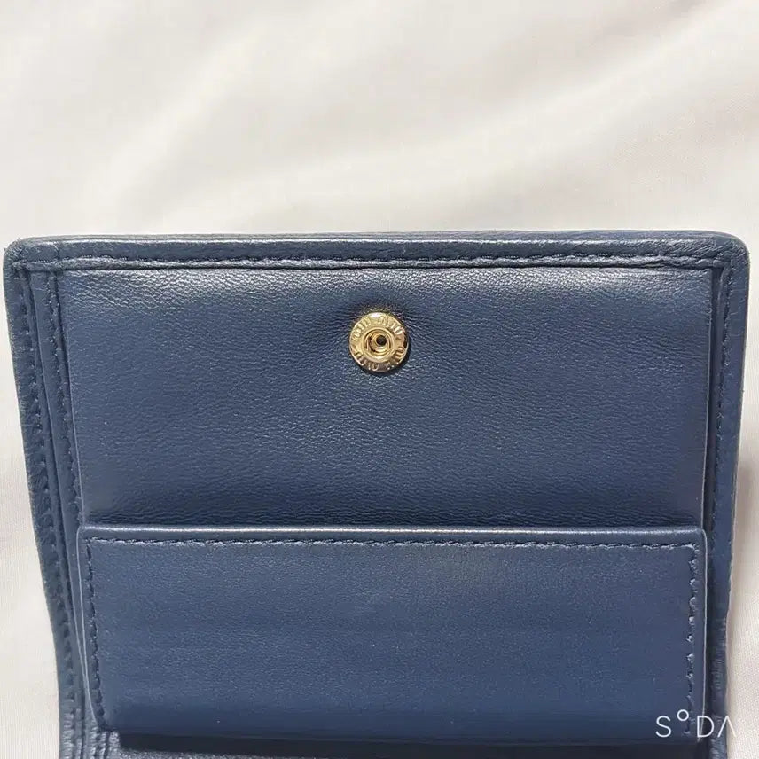 [SOLD OUT] 미우미우 마테라쎄 반지갑 네이비