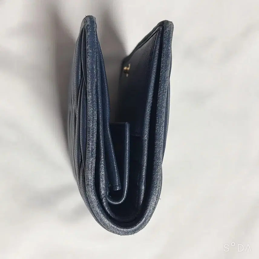 [SOLD OUT] 미우미우 마테라쎄 반지갑 네이비