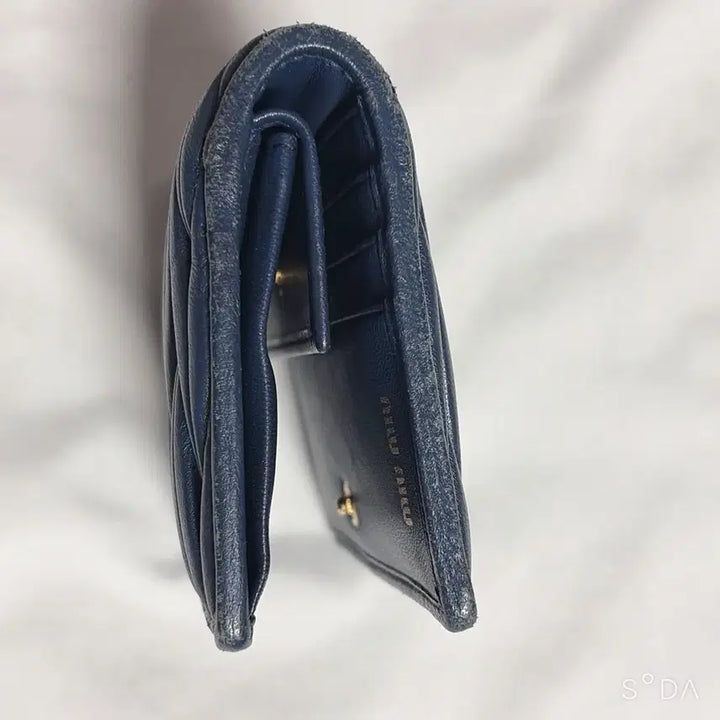 [SOLD OUT] 미우미우 마테라쎄 반지갑 네이비