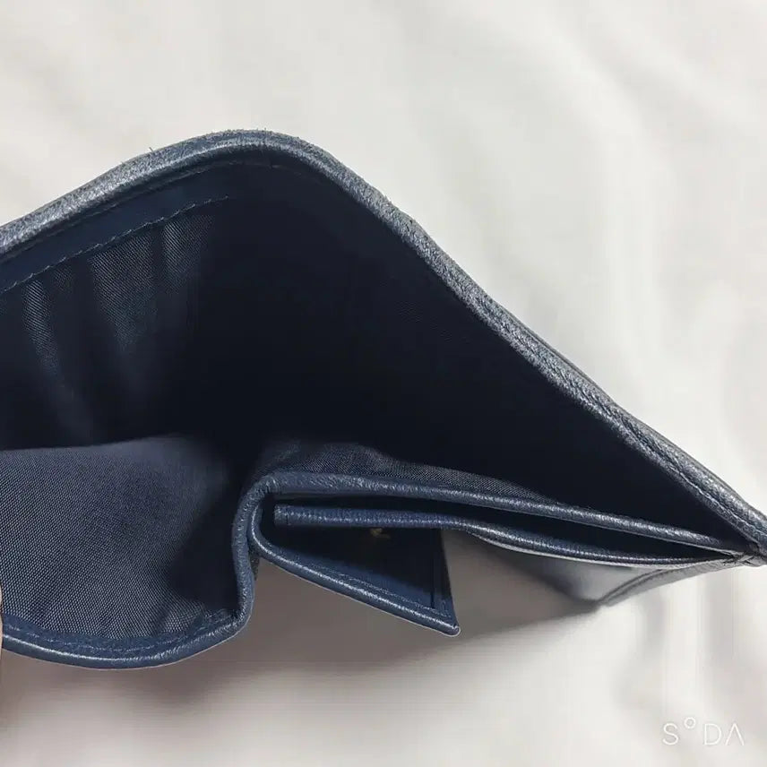 [SOLD OUT] 미우미우 마테라쎄 반지갑 네이비