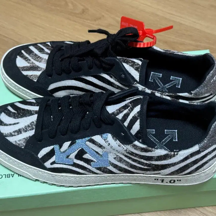 [BUNJANG] Off-White Low Vulcanized Zebra Sneakers 255 / 오프화이트 로우 벌크 스니커즈 지브라 255