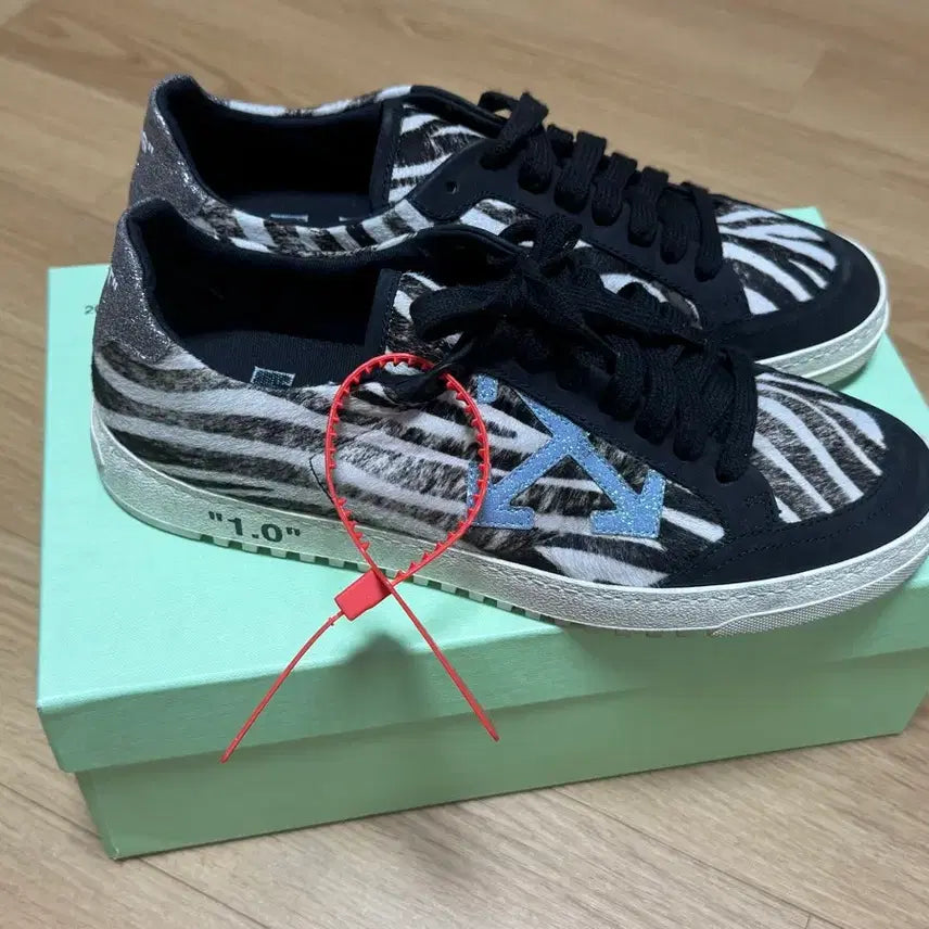 [BUNJANG] Off-White Low Vulcanized Zebra Sneakers 255 / 오프화이트 로우 벌크 스니커즈 지브라 255