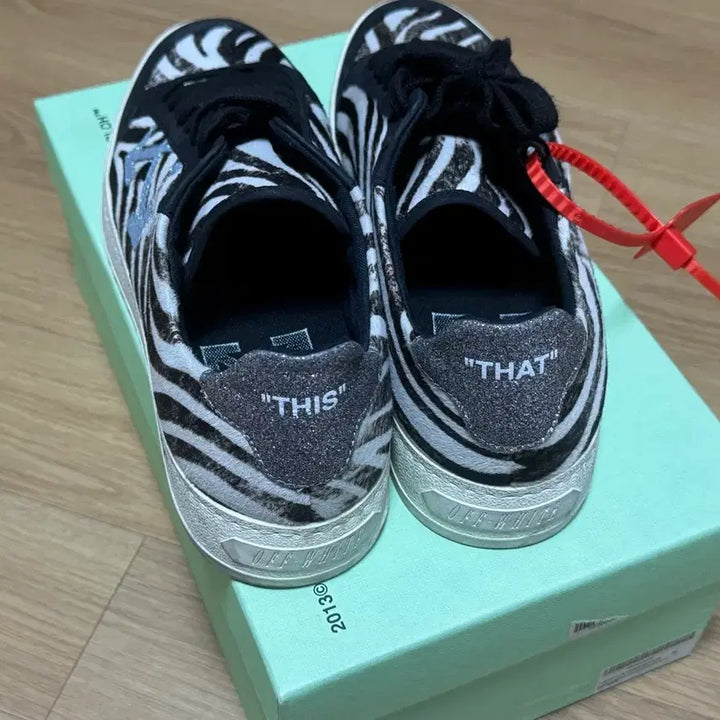 [BUNJANG] Off-White Low Vulcanized Zebra Sneakers 255 / 오프화이트 로우 벌크 스니커즈 지브라 255