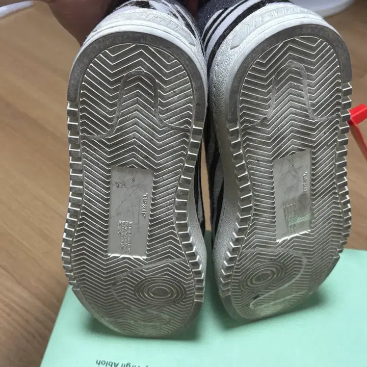 [BUNJANG] Off-White Low Vulcanized Zebra Sneakers 255 / 오프화이트 로우 벌크 스니커즈 지브라 255