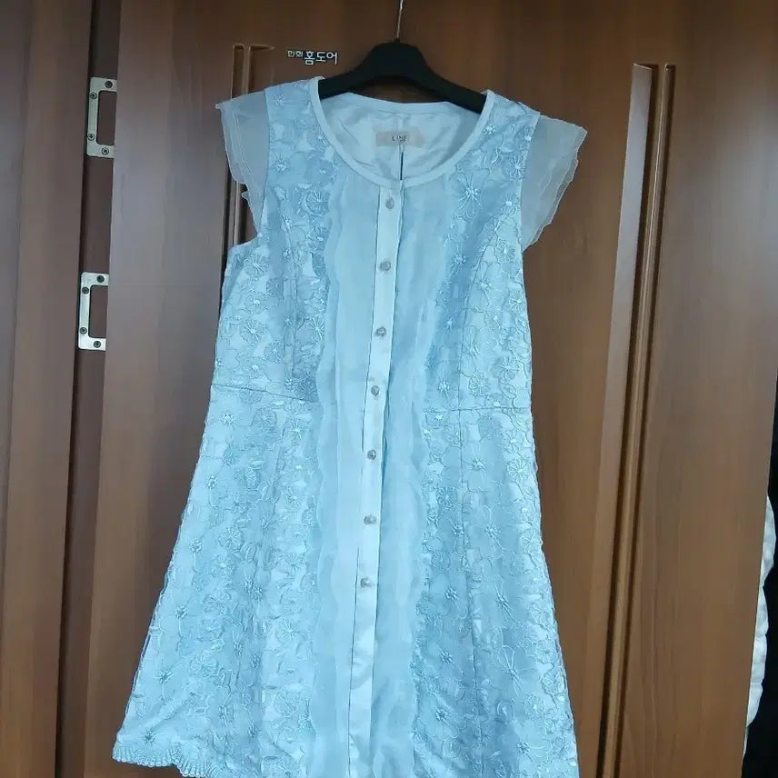 [BUNJANG] LINE Lace Sleeveless Dress / 새상품) LINE 라인 레이스 민소매 원피스 55
