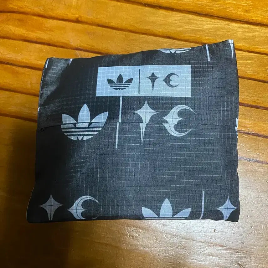 [BUNJANG] Adidas Thug Club Collaboration Shoulder Bag / 아디다스 떠그클럽 콜라보 숄더백