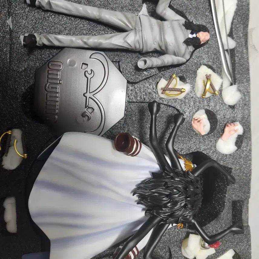 [BUNJANG] One Piece Onigumo Black Resin Figure / 원피스 해군 오니구모(Black 레진)