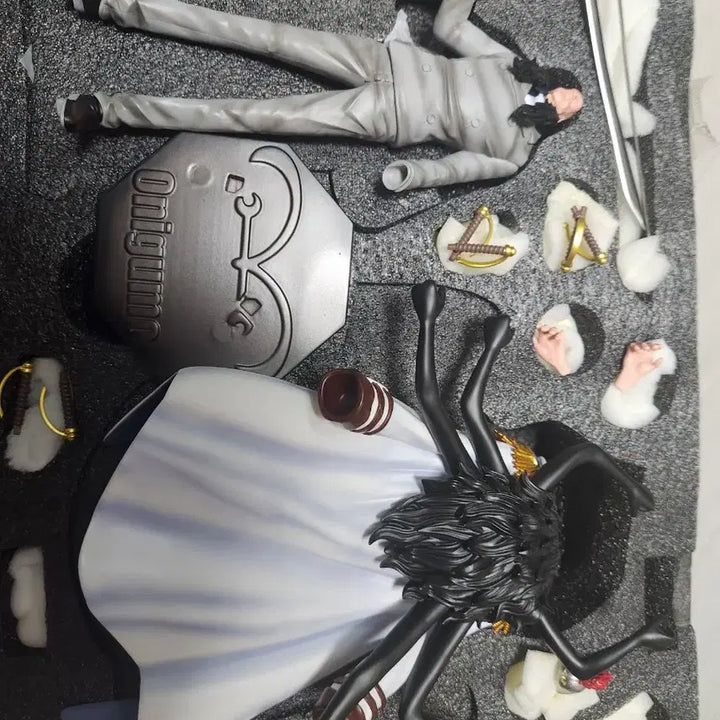 [BUNJANG] One Piece Onigumo Black Resin Figure / 원피스 해군 오니구모(Black 레진)