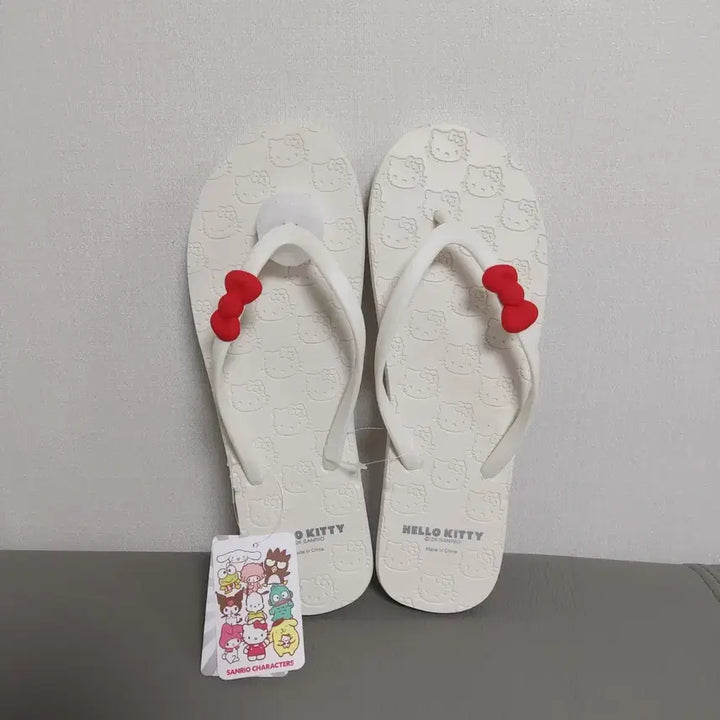 [BUNJANG] Hello Kitty Patterned Flip-Flops / {새상품} 헬로키티 패턴 쪼리 슬리퍼 키티쪼리 키티슬리퍼 리본쪼리