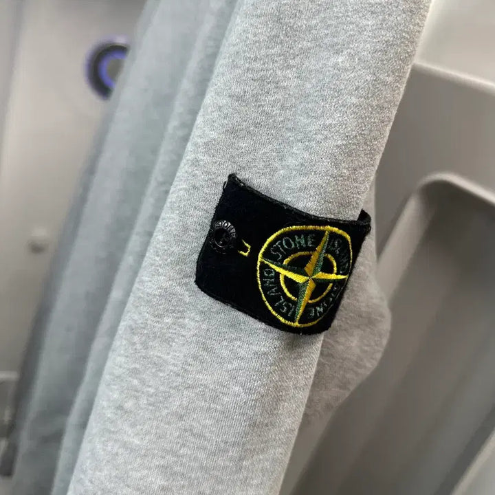 [SOLD OUT] 한글택 L 스톤아일랜드 맨투맨 회색