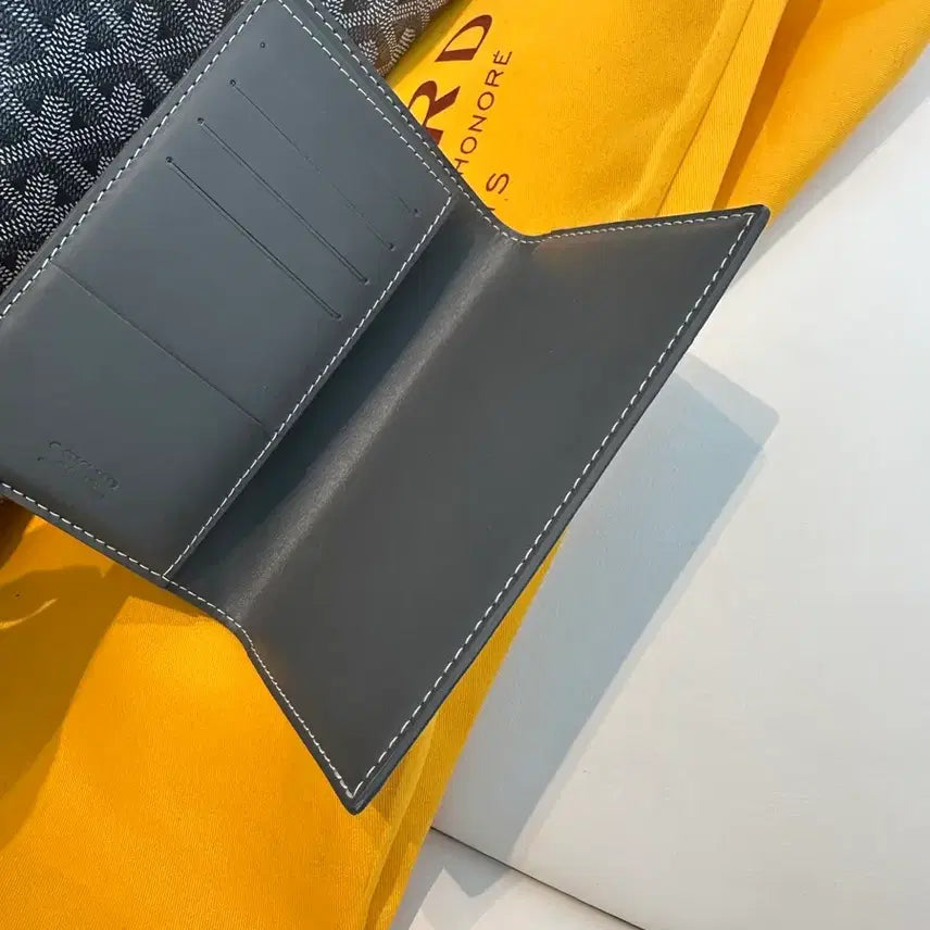 [SOLD OUT] 미사용급 백화점 구매 고야드 여권 카드지갑 그레이