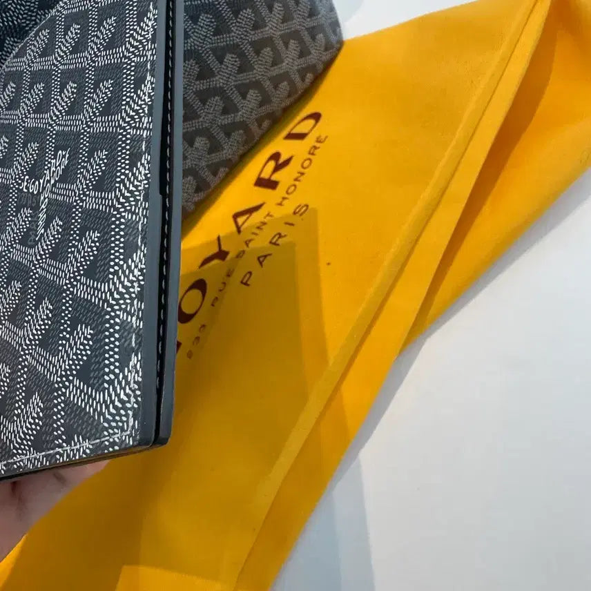 [SOLD OUT] 미사용급 백화점 구매 고야드 여권 카드지갑 그레이