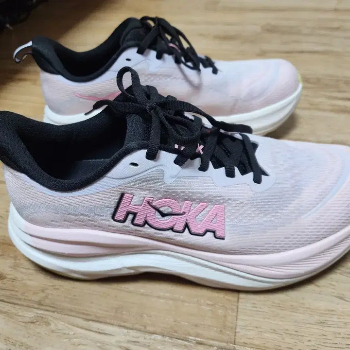 [SOLD OUT] 호카(HOKA) 여성 운동화(사이즈245)
