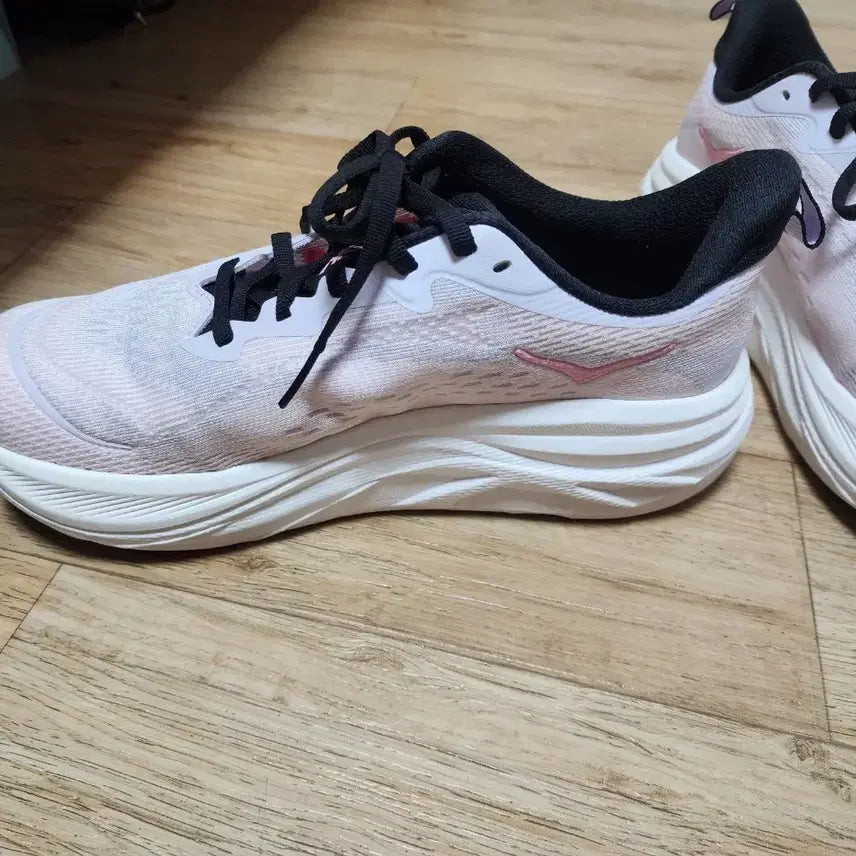 [SOLD OUT] 호카(HOKA) 여성 운동화(사이즈245)