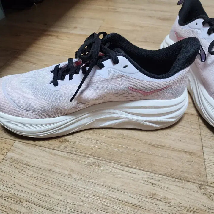 [SOLD OUT] 호카(HOKA) 여성 운동화(사이즈245)