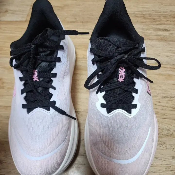 [SOLD OUT] 호카(HOKA) 여성 운동화(사이즈245)