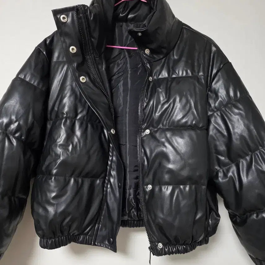[BUNJANG] Black Leather Oversized Short Padded Jacket / 66~77/블랙 레더 오버핏 숏패딩