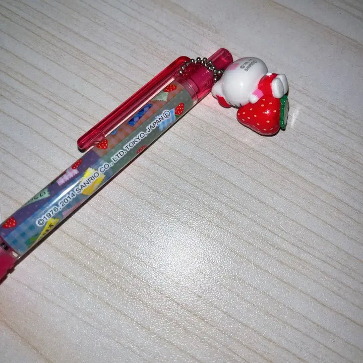 [BUNJANG] Hello Kitty Strawberry Pen / 딸기키티펜/후쿠오카키티/고전키티펜/아마오딸기키티