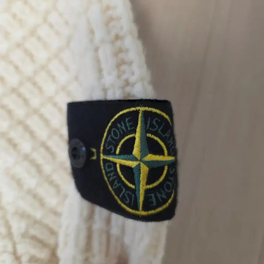 [BUNJANG] Stone Island Ivory Waffle Mock Neck Knit Sweater / 스톤아일랜드 아이보리 와플 모크넥 니트