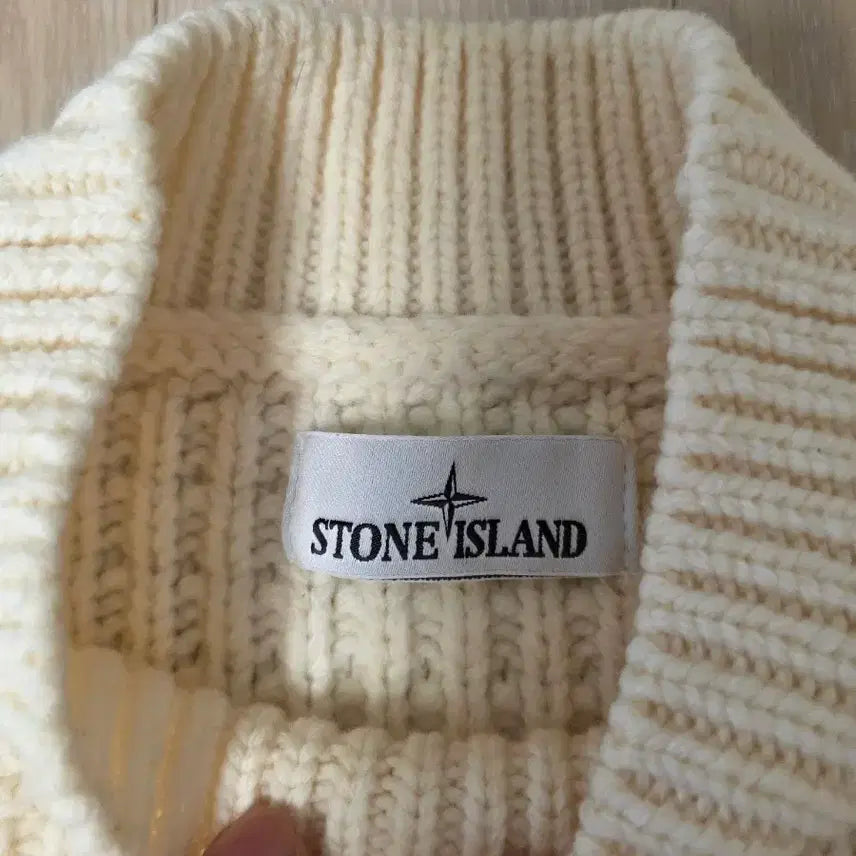 [BUNJANG] Stone Island Ivory Waffle Mock Neck Knit Sweater / 스톤아일랜드 아이보리 와플 모크넥 니트