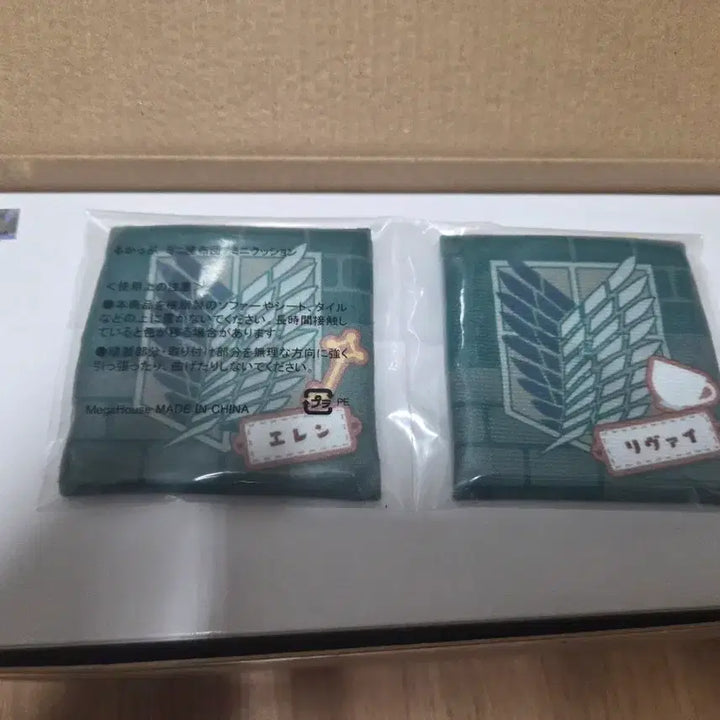 [BUNJANG] MegaHouse Levi &amp; Eren Look Up Figure Set (POB) / [미개봉]리바이 에렌 룩업/특전O/진격의 거인 룩업