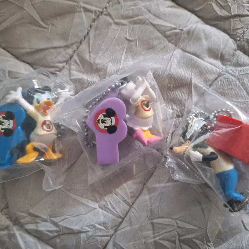 [BUNJANG] Disney Mickey Mouse Club Character Figurine Whistle Gachapon Keychain / 디즈니 미키마우스 클럽 캐릭터 피규어 호루라기 가챠 키링