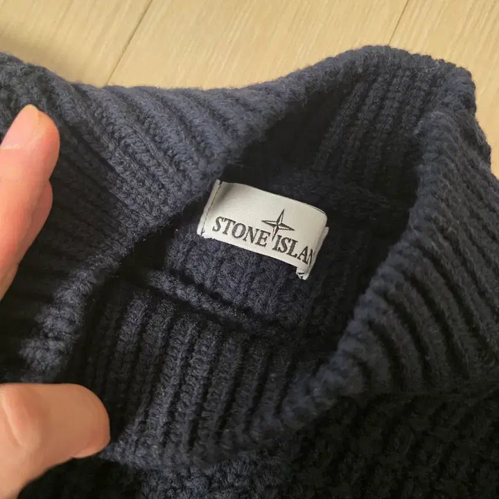 [BUNJANG] Stone Island Navy Waffle Mock Neck Knit / 스톤아일랜드 네이비 와플 모크넥 니트